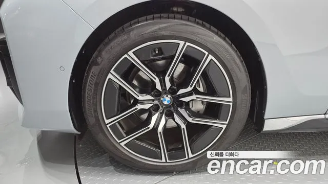 BMW 7-Series 2025 thumb 10