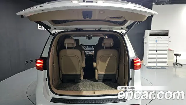 Kia Canival 2019 thumb 4