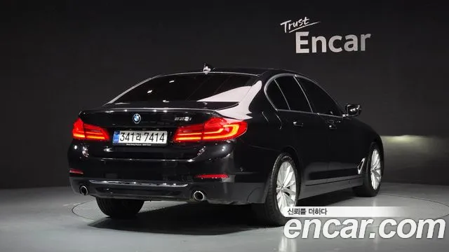 BMW 5-Series 2019 thumb 7