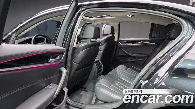 BMW 5-Series 2019 thumb 6