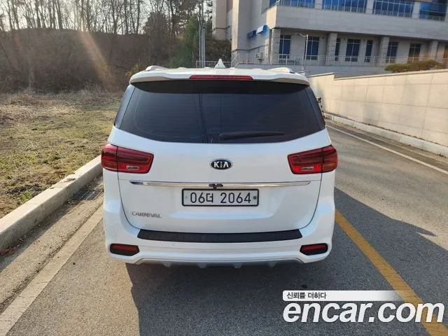Kia Canival 2019 thumb 11