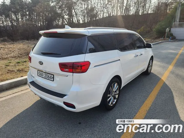 Kia Canival 2019 thumb 10