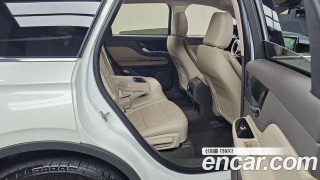 Lincoln Corsair 2021 thumb 10