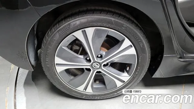 Nissan Leaf 2019 thumb 2