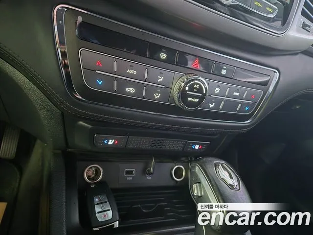 KGM Rexton 2019 thumb 10
