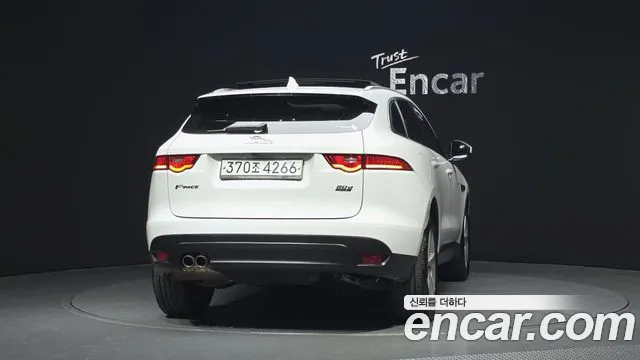 Jaguar F-Pace 2019 thumb 9