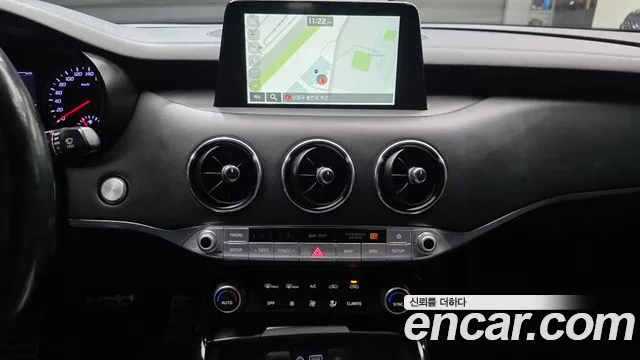 Kia Stinger 2019 thumb 12