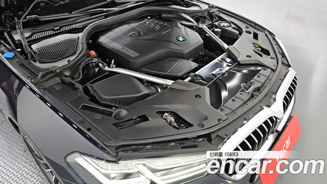 BMW 5-Series 2023 thumb 12