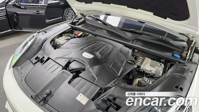 Porsche Cayenne 2019 thumb 3