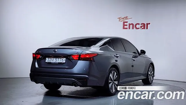 Nissan Altima 2019 thumb 3