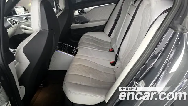 BMW M8 2020 thumb 10