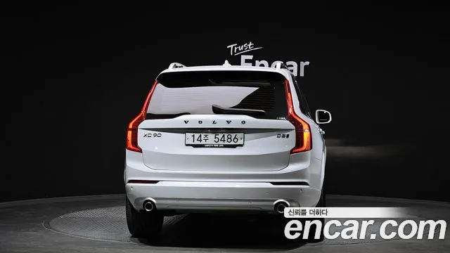 Volvo XC90 2019 thumb 3