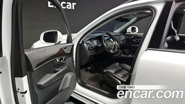 Volvo XC90 2019 thumb 6
