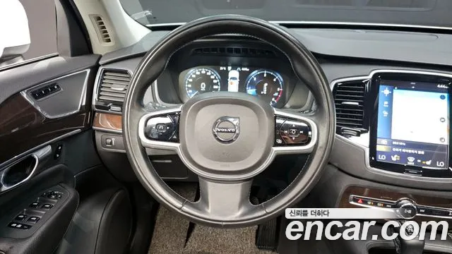 Volvo XC90 2019 thumb 9