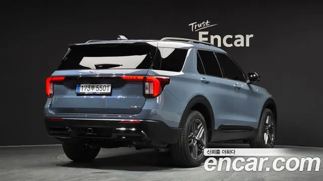 Ford Explorer 2025 thumb 5