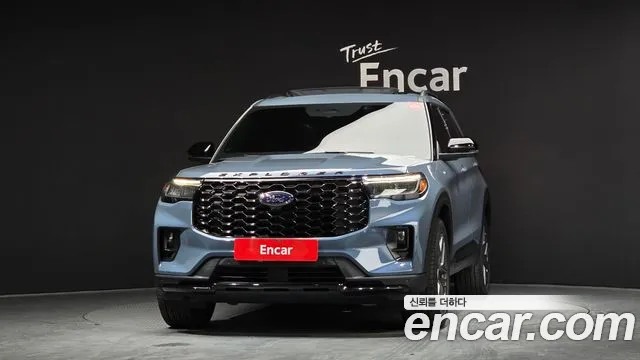 Ford Explorer 2025 thumb 3