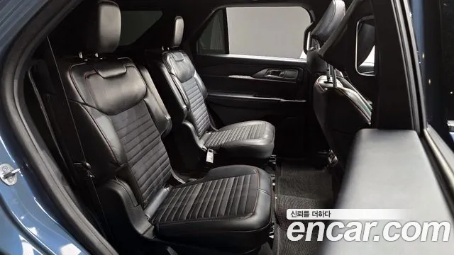 Ford Explorer 2025 thumb 4