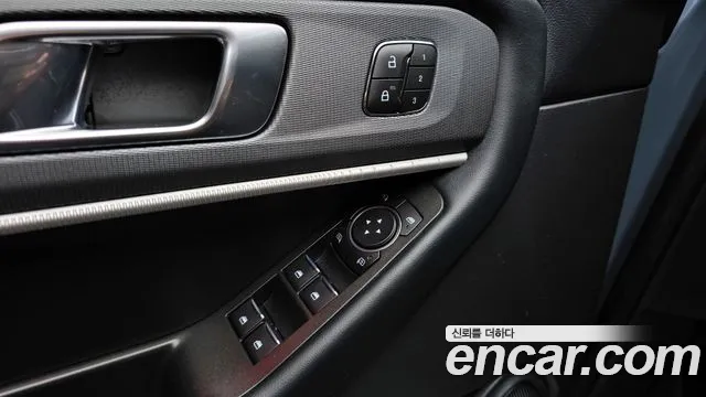 Ford Explorer 2025 thumb 8