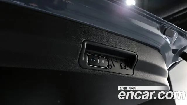 Ford Explorer 2025 thumb 11