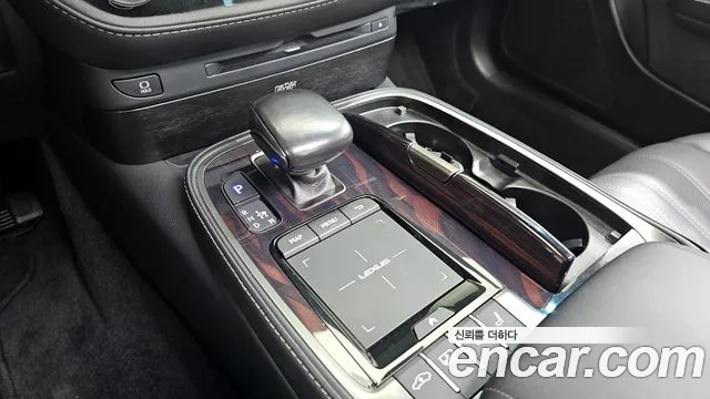 Lexus LS 2022 thumb 6