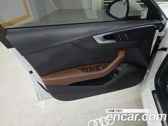Audi A4 2019 thumb 8