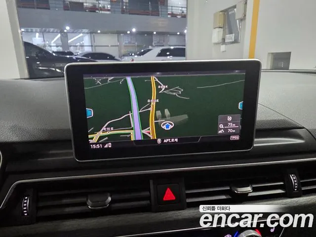 Audi A4 2019 thumb 3
