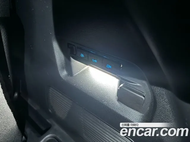 Ford Explorer 2022 thumb 4