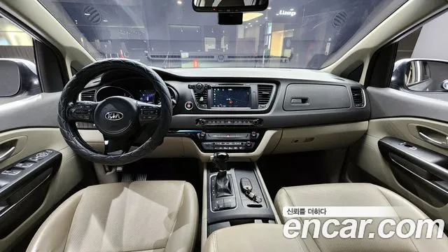 Kia Carnival 2014 thumb 11