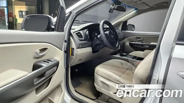 Kia Carnival 2014 thumb 10