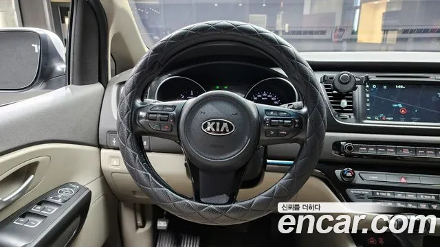 Kia Carnival 2014 thumb 4