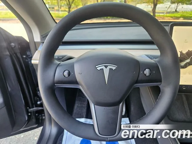 Tesla Model 2025 thumb 5