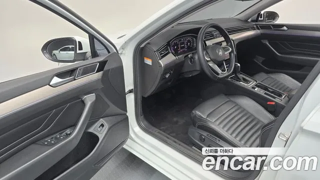 Volkswagen Passat 2022 thumb 4