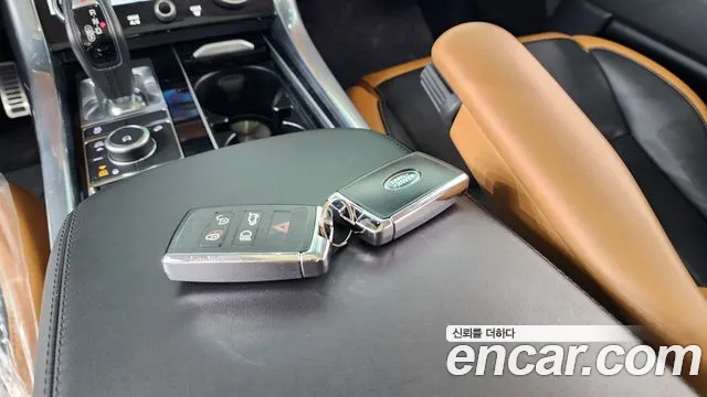 Land Rover Range Rover 2019 thumb 2