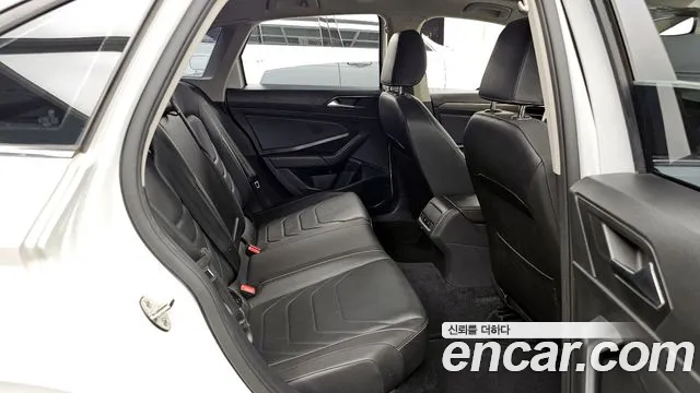 Volkswagen Jetta 2021 thumb 3