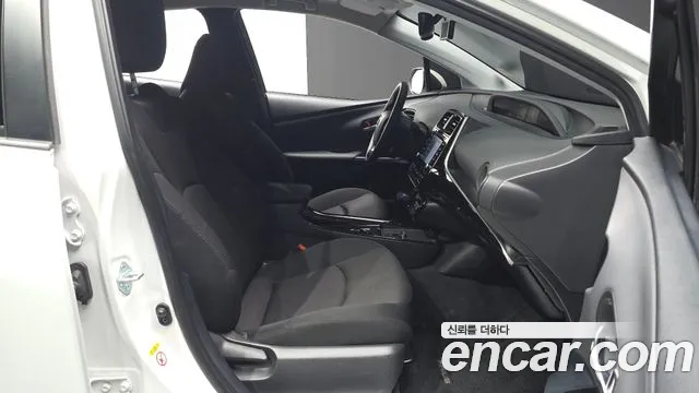 Toyota Prius 2021 thumb 2