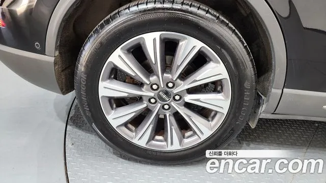 Lincoln Corsair 2020 thumb 12