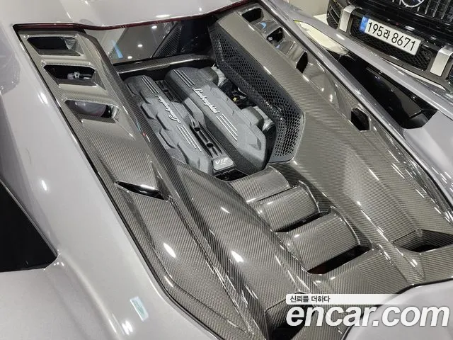 Lamborghini Revuelto 2025 thumb 11