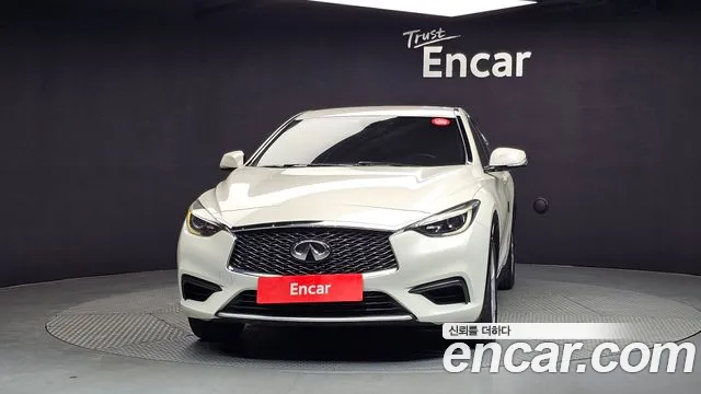 Infiniti Q30 2019 thumb 11