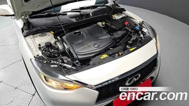 Infiniti Q30 2019 thumb 9
