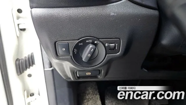 Infiniti Q30 2019 thumb 8