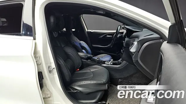 Infiniti Q30 2019 thumb 4