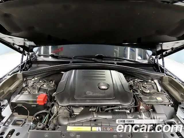 Land Rover Range Rover Velar 2019 thumb 5
