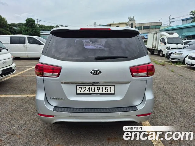 Kia Carnival 2017 thumb 3