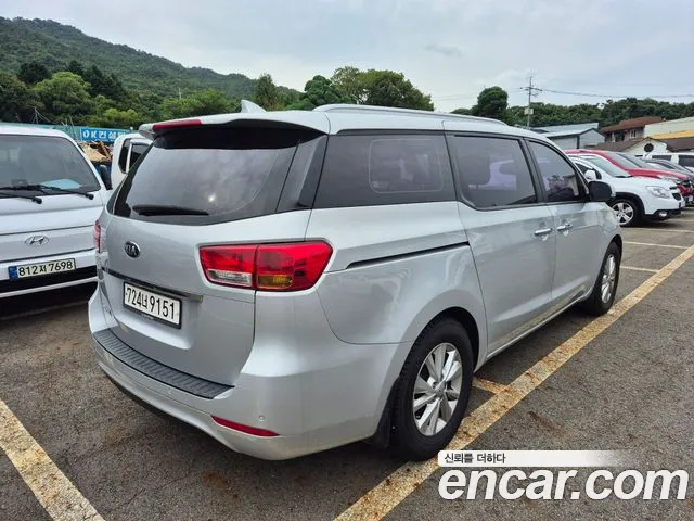 Kia Carnival 2017 thumb 4