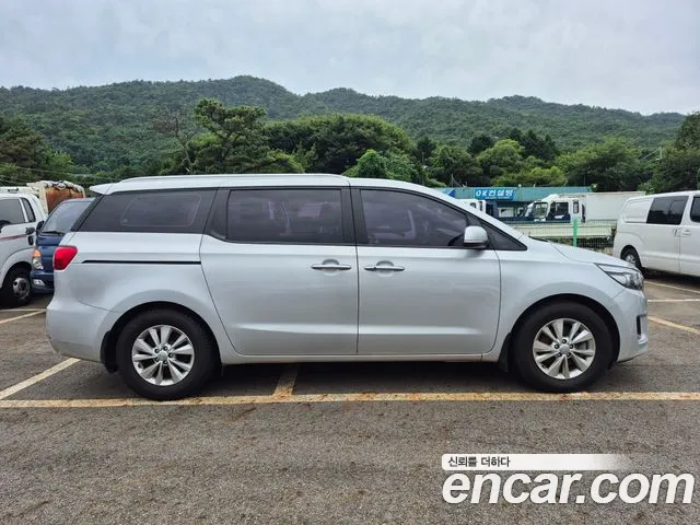 Kia Carnival 2017 thumb 6