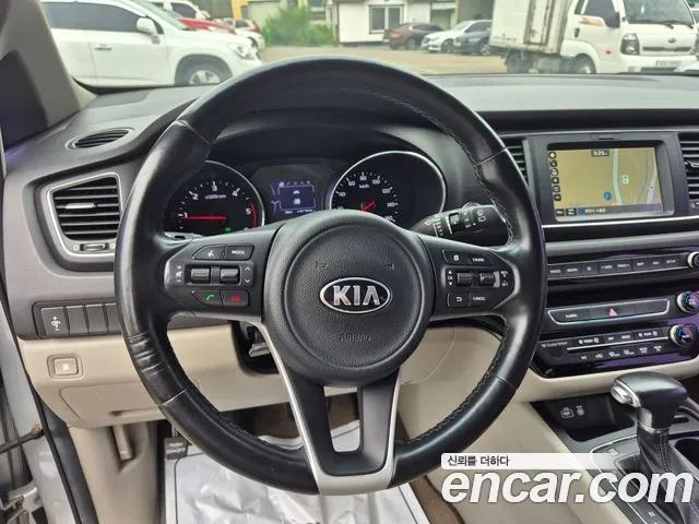 Kia Carnival 2017 thumb 7