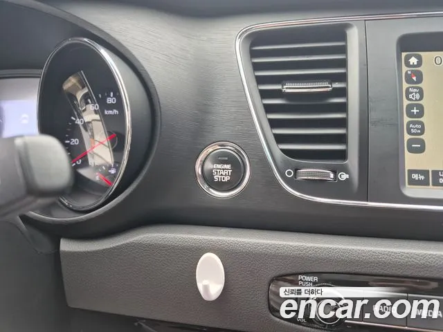 Kia Carnival 2017 thumb 10