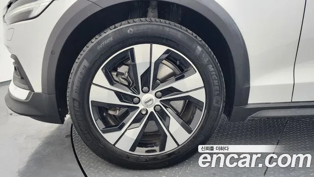Volvo V60 Cross Country 2021 thumb 4