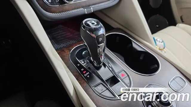 Bentley Bentayga 2025 thumb 4