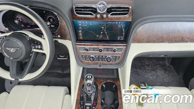 Bentley Bentayga 2025 thumb 10